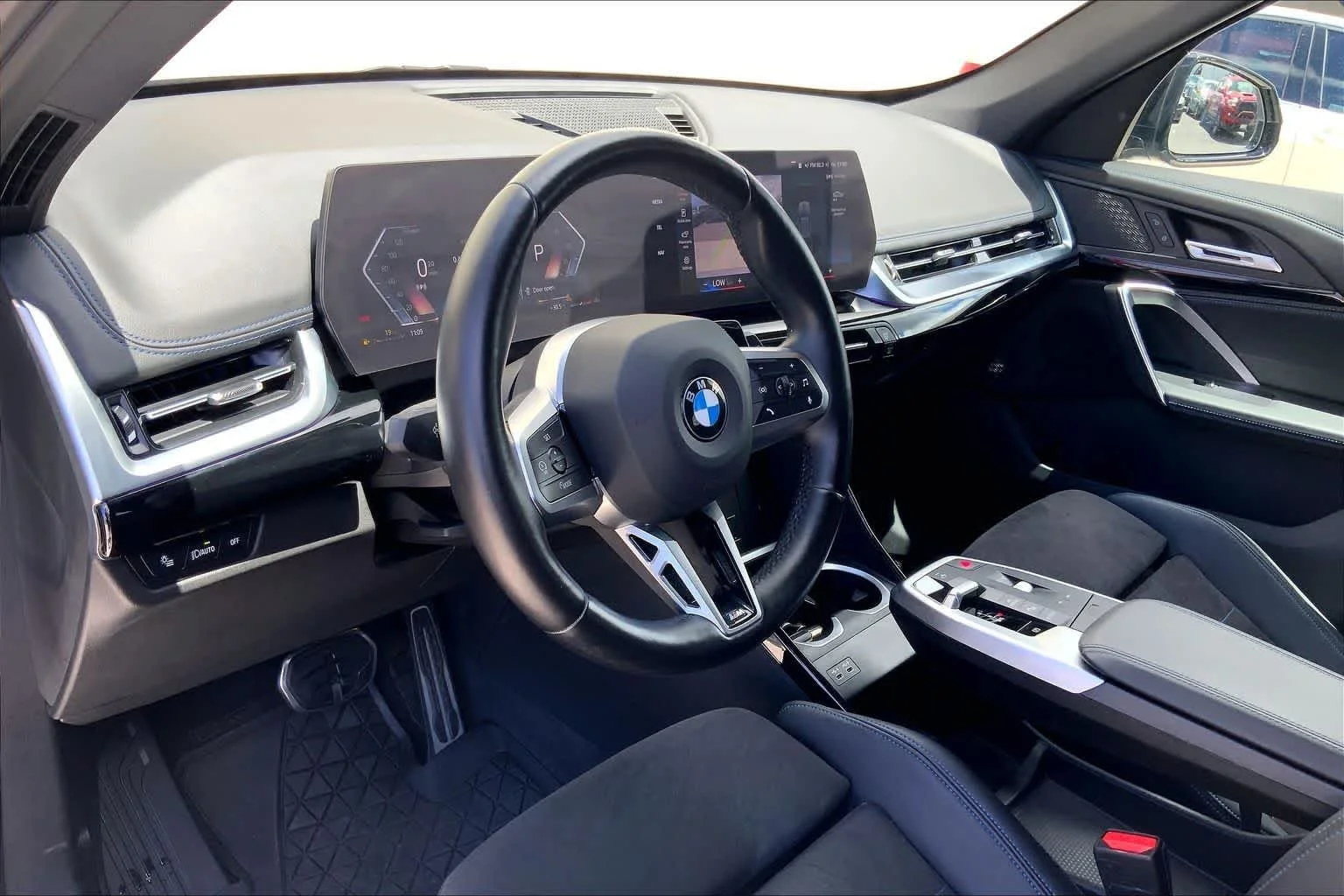 Used 2023 Sil/silver BMW xDrive28i image 2
