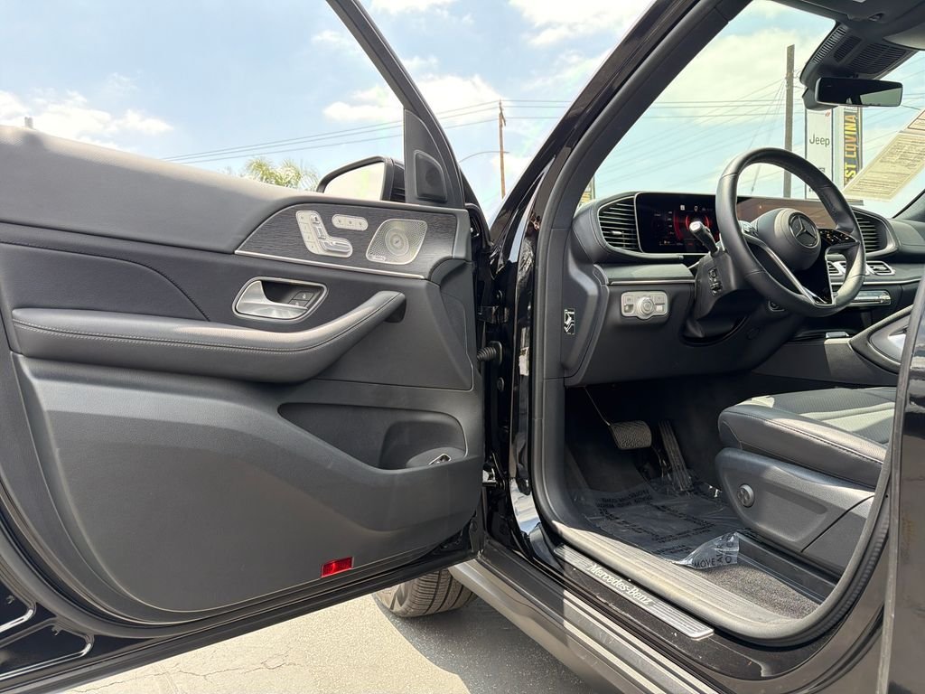 Used 2025 Black Mercedes-Benz GLS 450 image 12