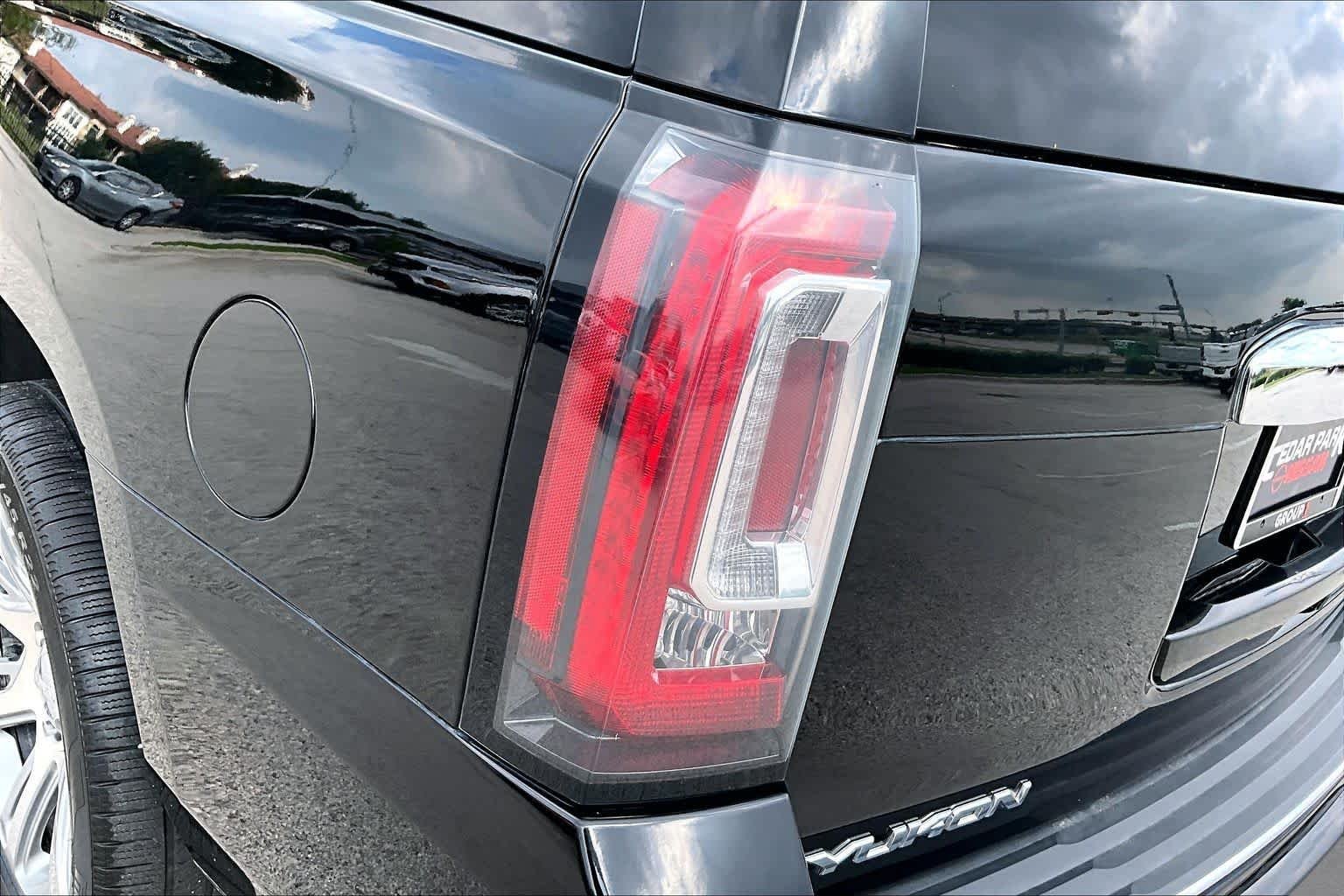 Used 2018 Onyx Black GMC Denali image 29