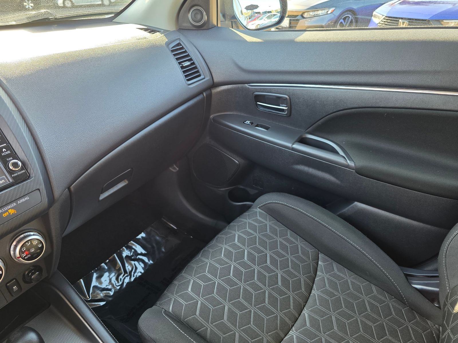Used 2023  Mitsubishi 2.0 ES image 35