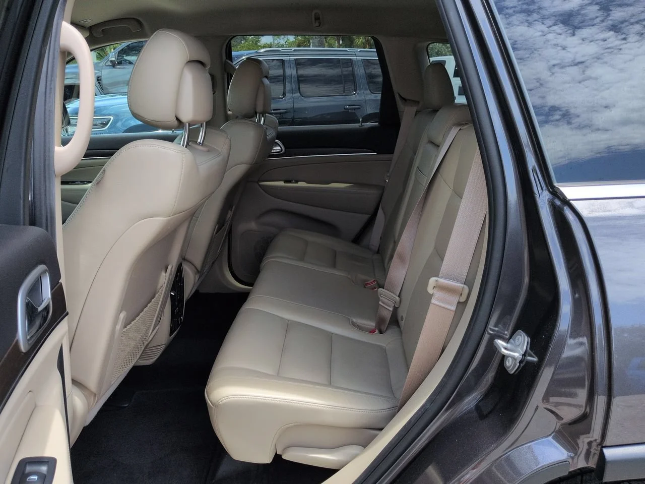 Used 2018 Granite Crystal Metallic Clearcoat Jeep Limited image 14