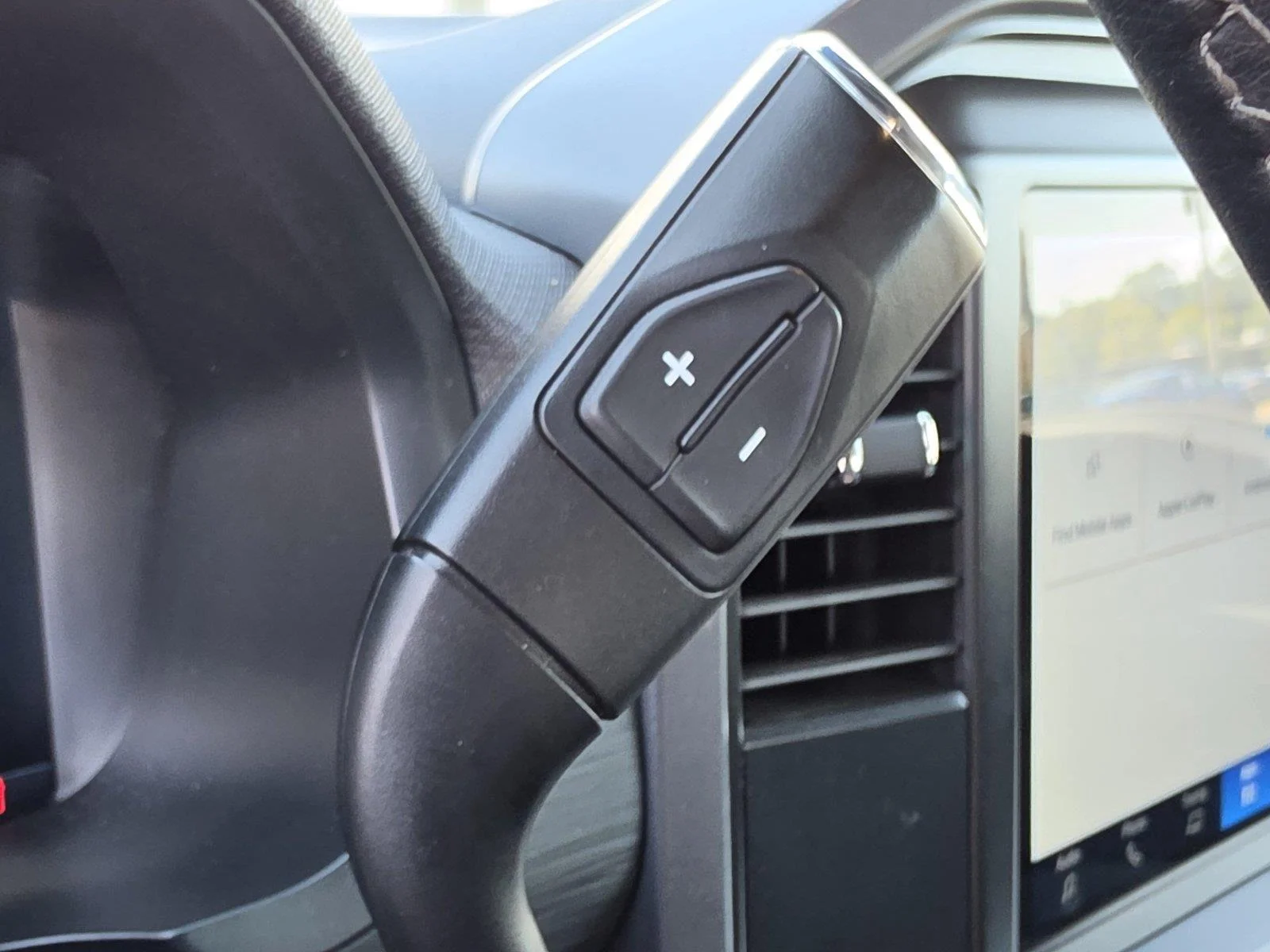 Used 2025  Ford XLT image 24