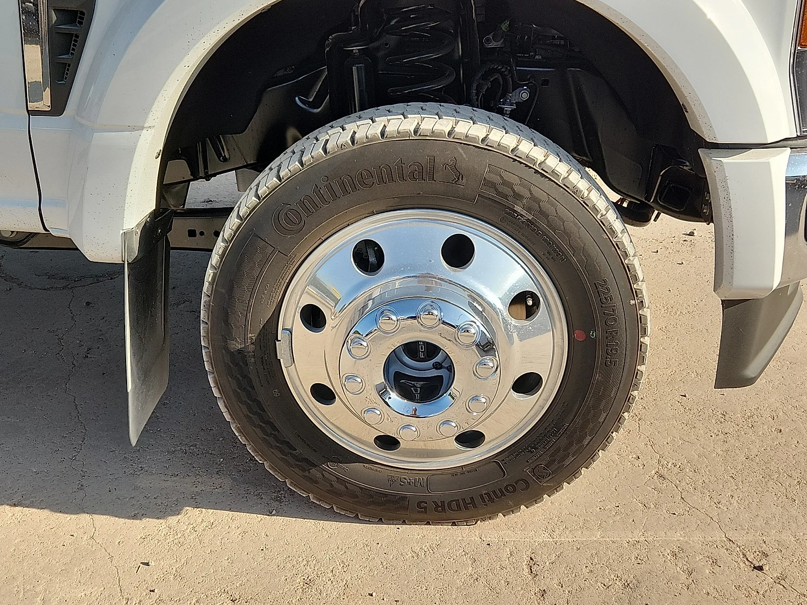 New 2027 Oxford White Ford XLT image 9