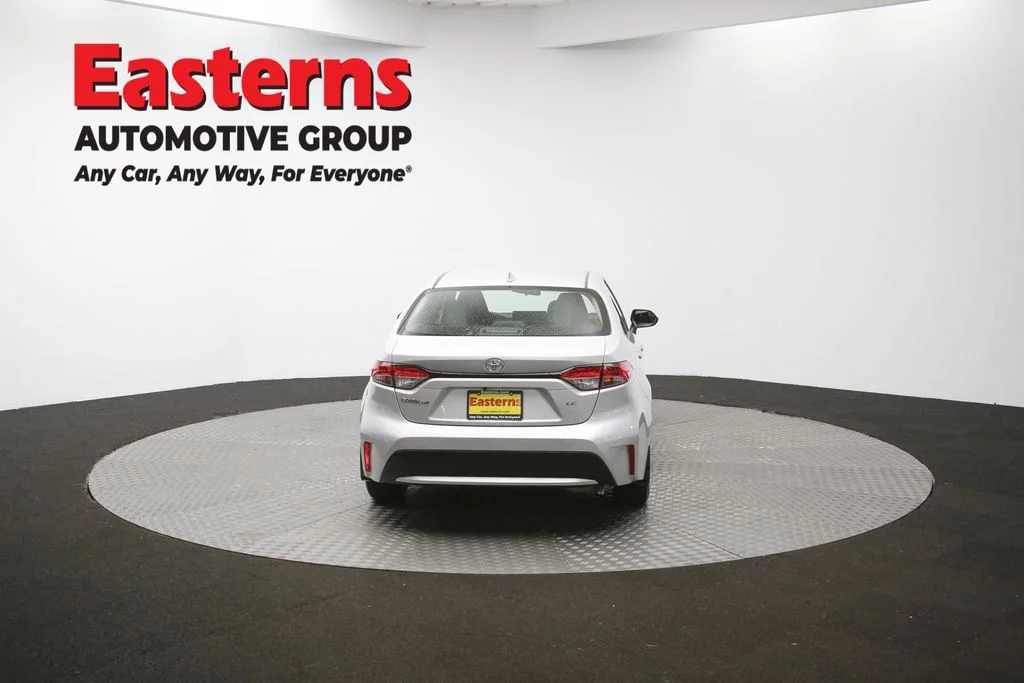 Used 2022 Silver Toyota LE image 35