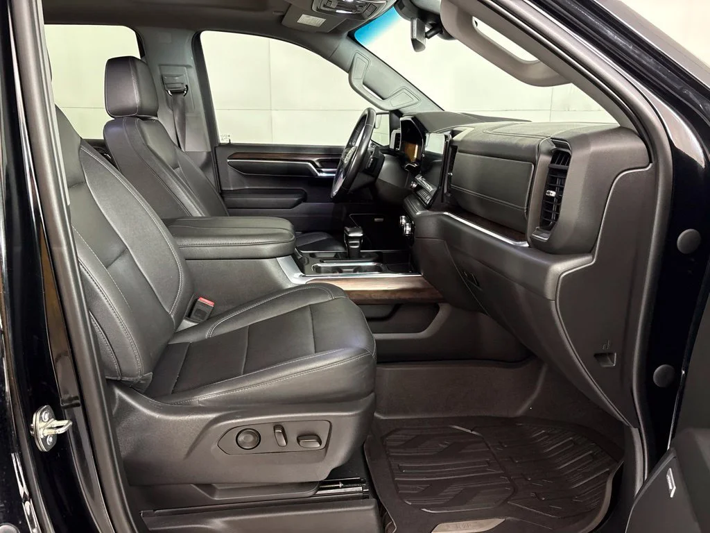 Used 2023 ONYX BLACK GMC SLT image 23