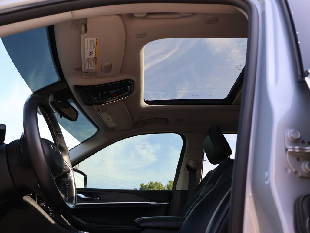 Used 2021 Silver Jeep Limited image 35