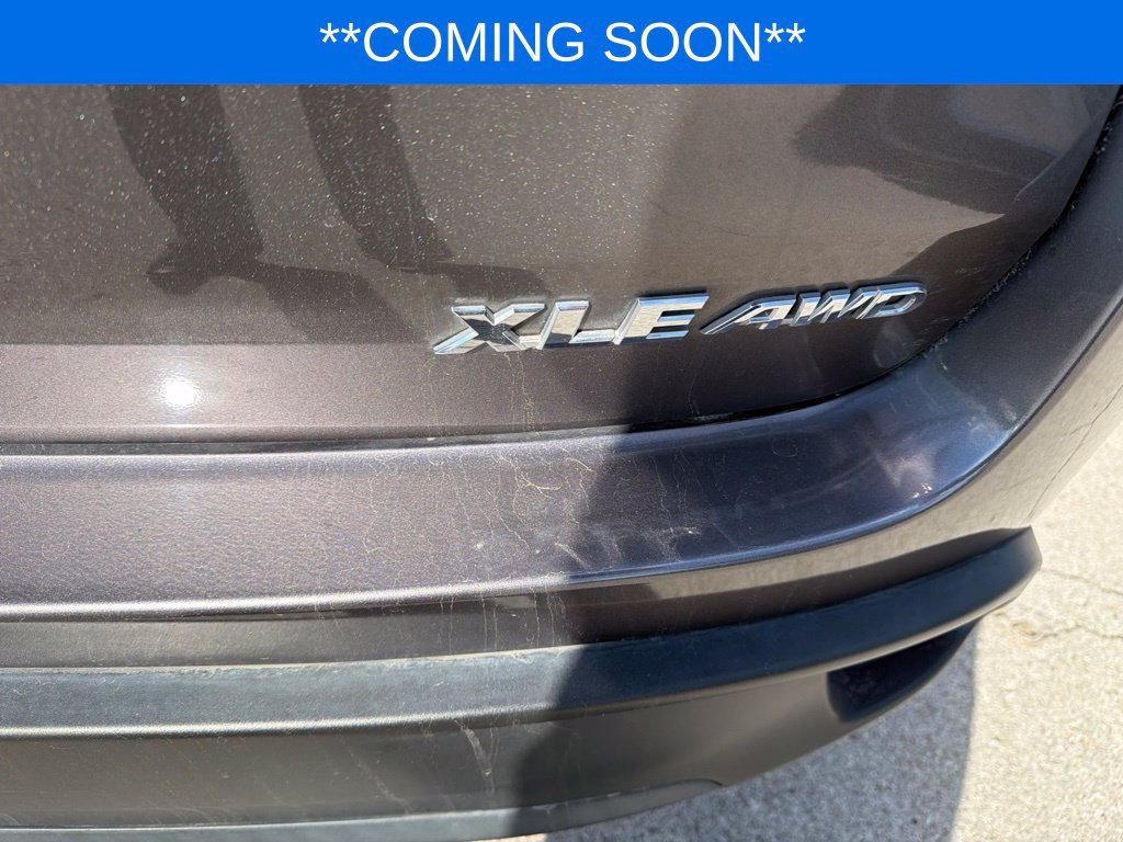 Used 2019 Gray Toyota XLE image 20