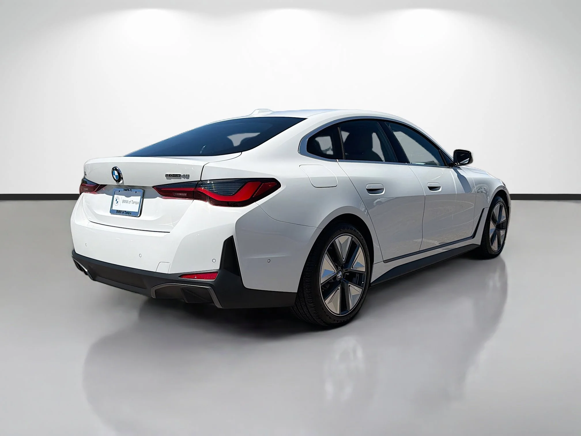 New 2026 Alpine White BMW eDrive40 image 3