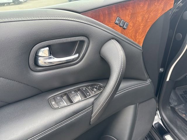 Used 2017 Black INFINITI Limited image 17