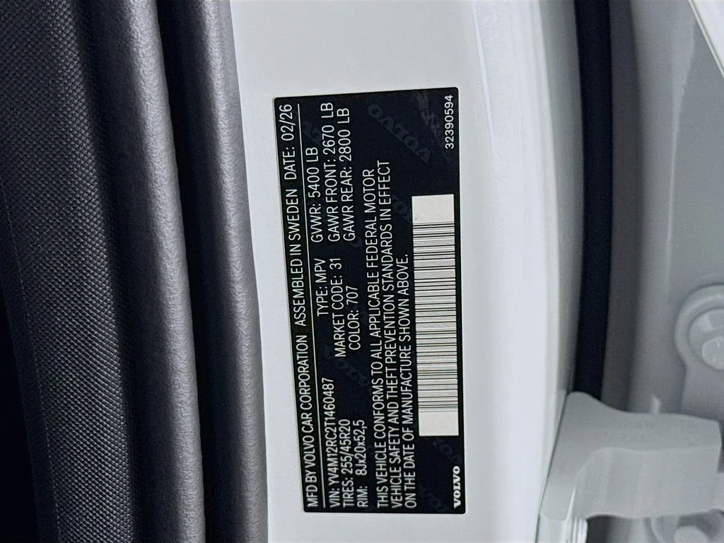 New 2026 White Volvo B5 Plus image 32