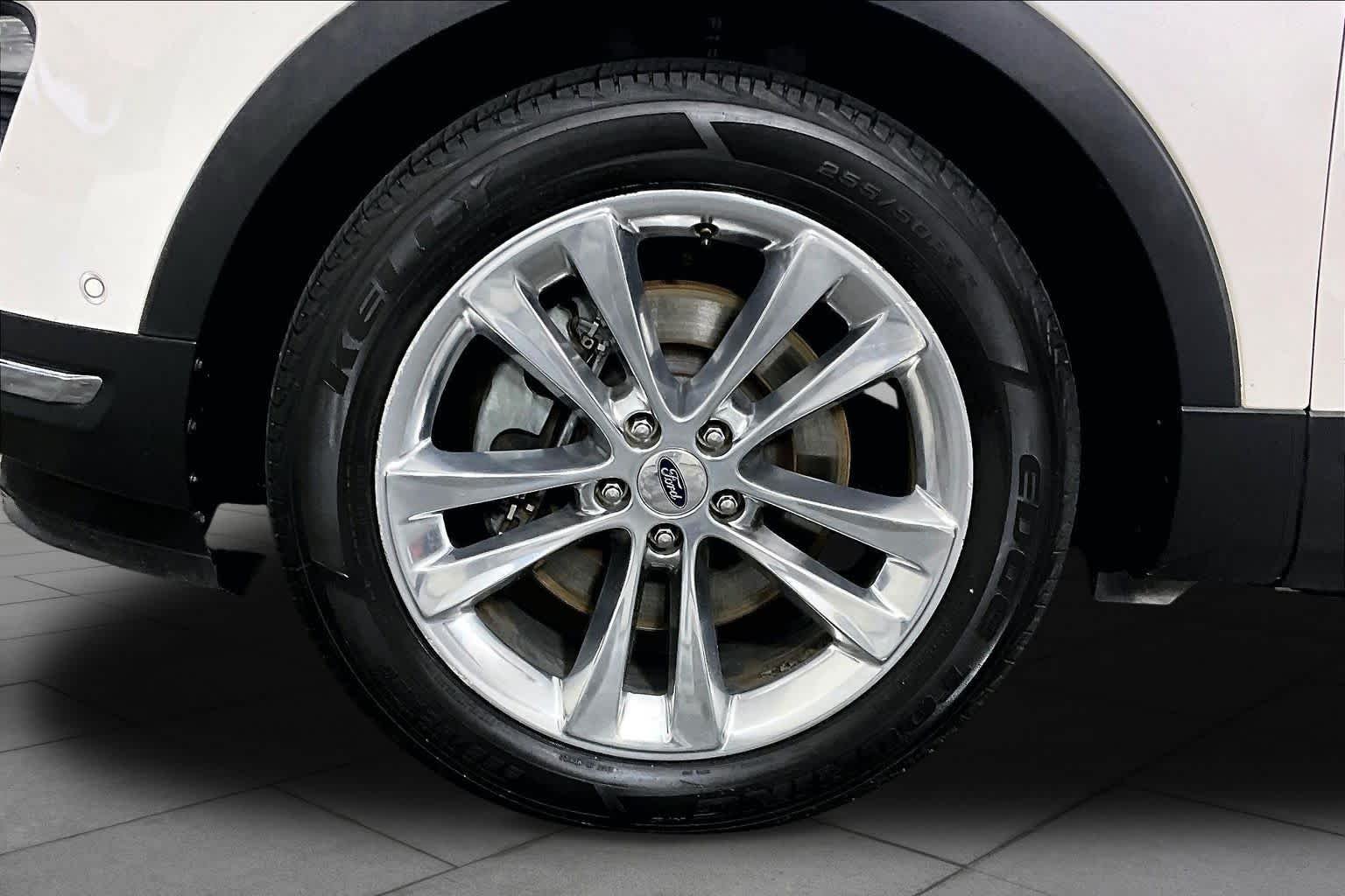 Used 2018 White Platinum Metallic Tri-Coat Ford Limited image 9