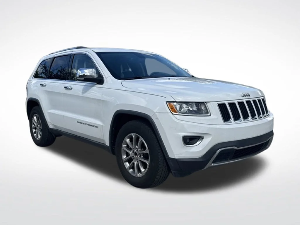 Used 2014 Bright White Clearcoat Jeep Limited image 2
