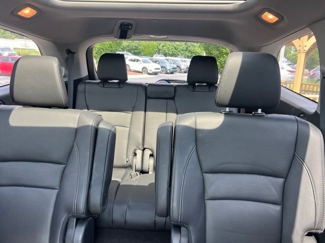 Certified Used 2019 Lunar Silver Metallic Honda Elite image 17