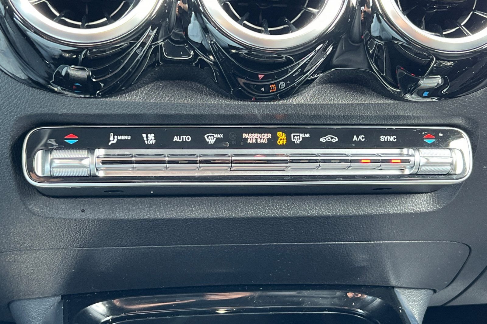 Used 2022 Iridium Silver Metallic Mercedes-Benz 250 image 24