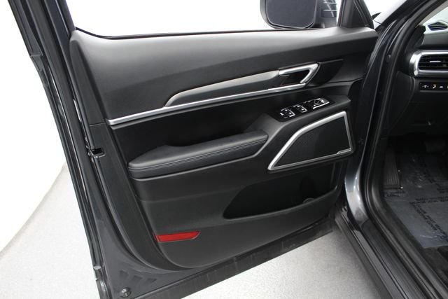 Used 2022 Gravity Gray Kia LX image 12