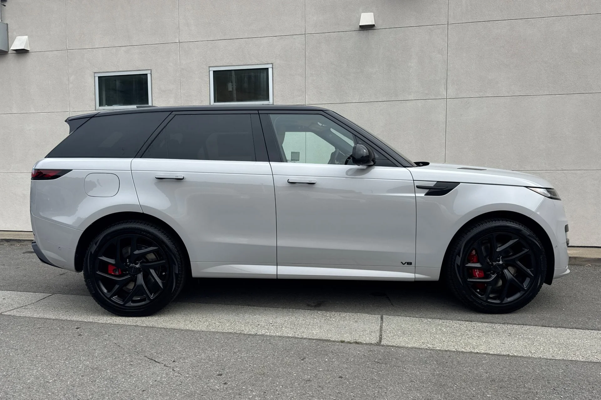 New 2026 Borasco Grey Land Rover Dynamic SE image 8