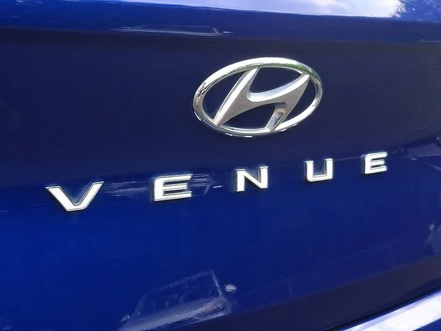 Used 2022 Blue Hyundai SE image 31