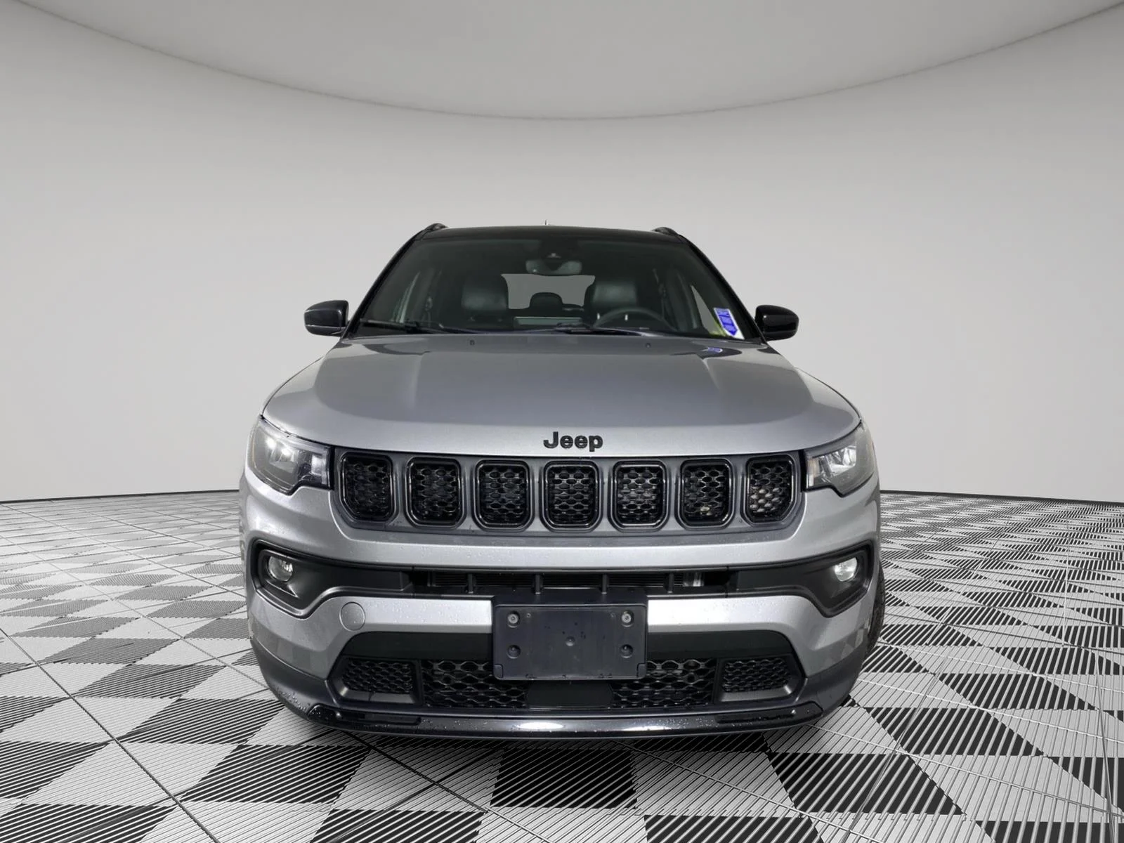 Used 2023 Billet Silver Metallic Clearcoat Jeep Altitude image 2