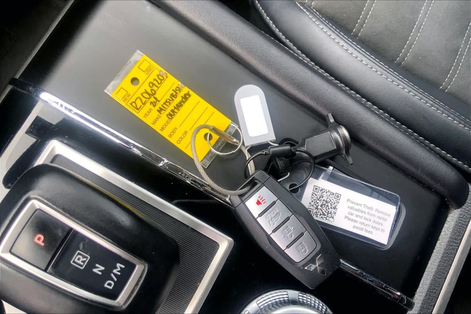 Used 2024 Labrador Black Pearl Mitsubishi SE image 13