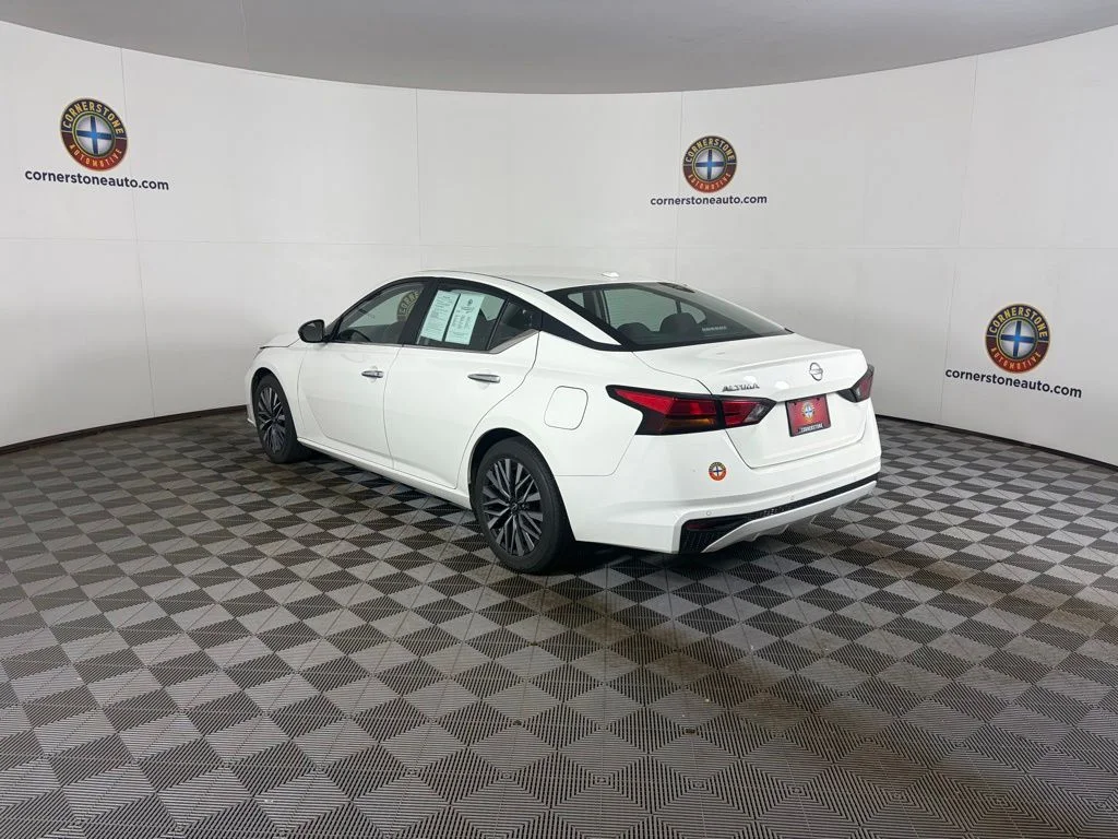 2025 Nissan Altima SV - Photo 9
