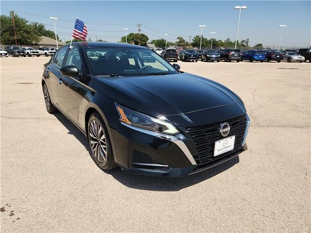 Used 2024 Super Black Nissan 2.5 SV image 6