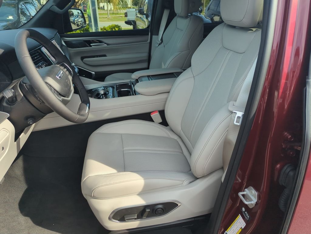 New 2026 Velvet Red Pearl-Coat Exterior Paint Jeep Limited Reserve image 12