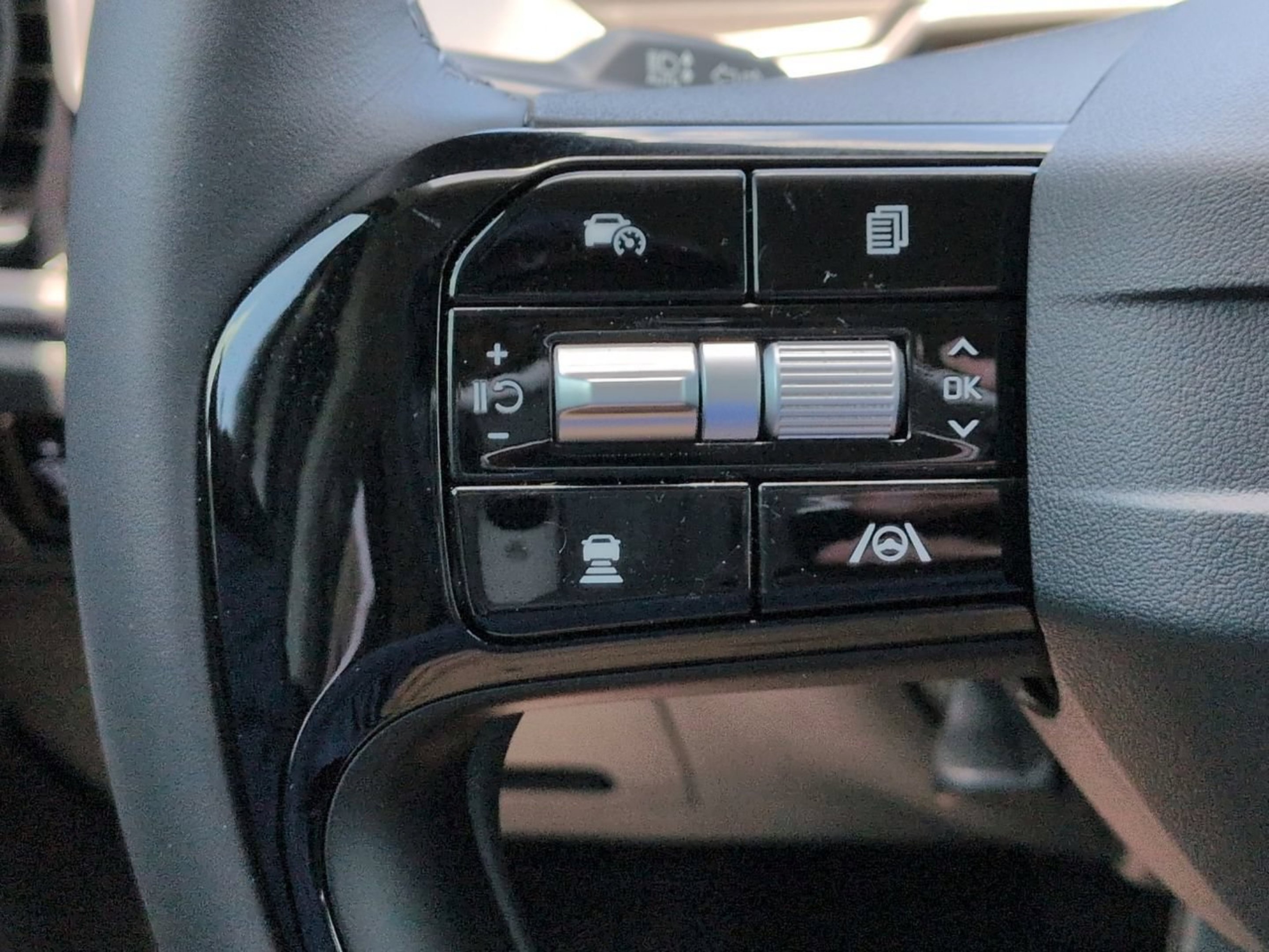 New 2026 Ivory Silver Kia S image 18