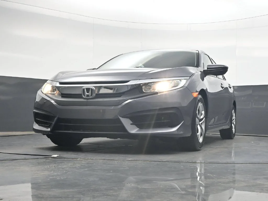 Certified Used 2018 Lunar Silver Metallic Honda LX image 30