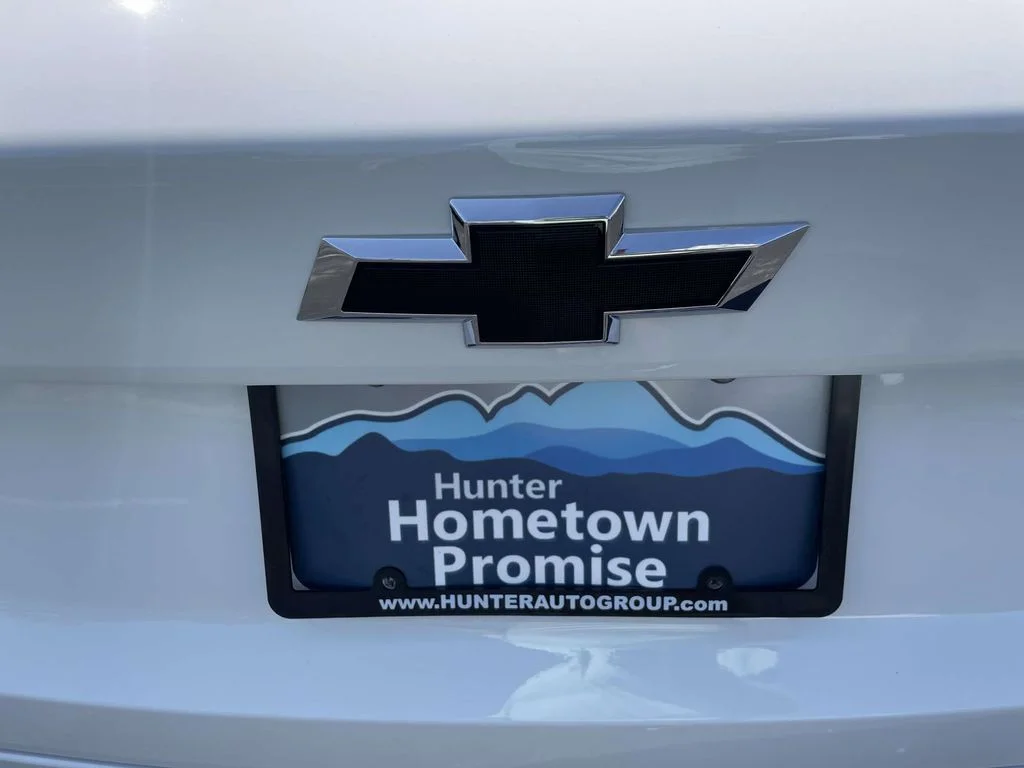 New 2026 Summit White Chevrolet 2RS image 12