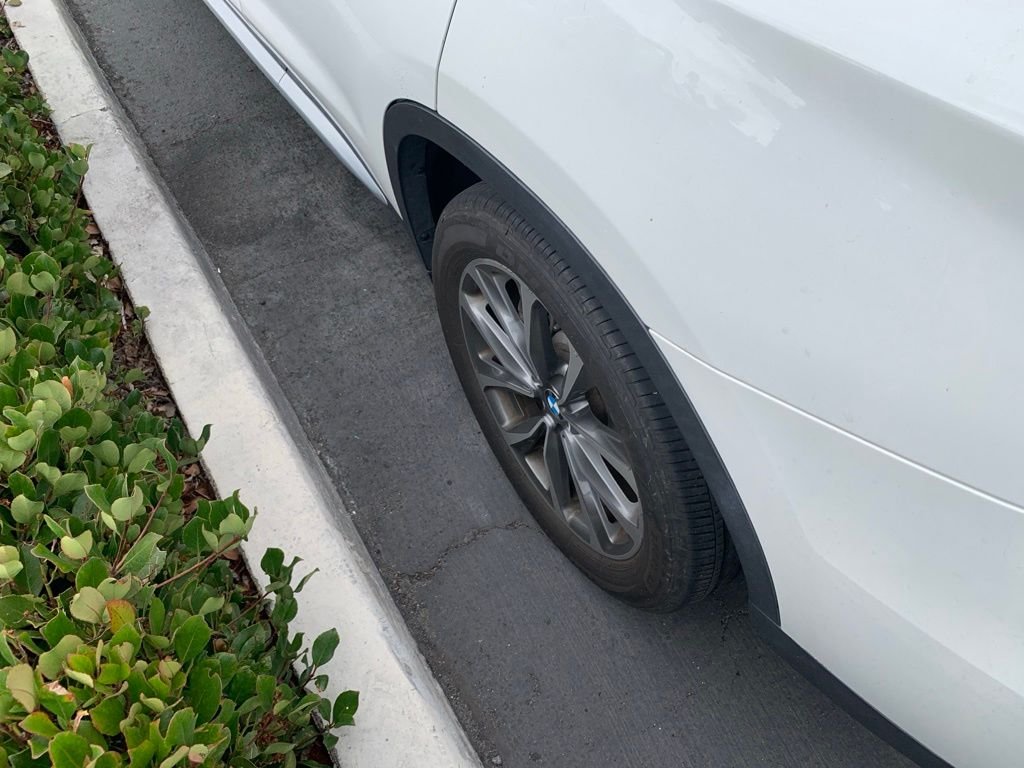 Used 2019 White BMW sDrive30i image 7