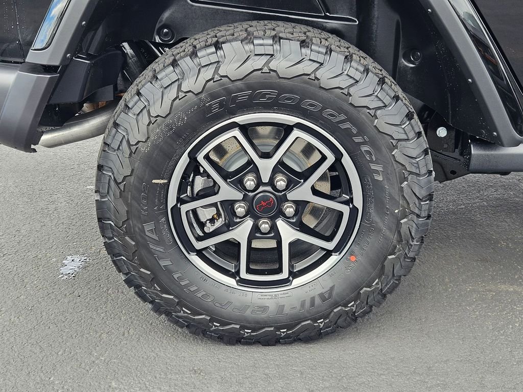 New 2026 Black Clear-Coat Exterior Paint Jeep Rubicon image 31