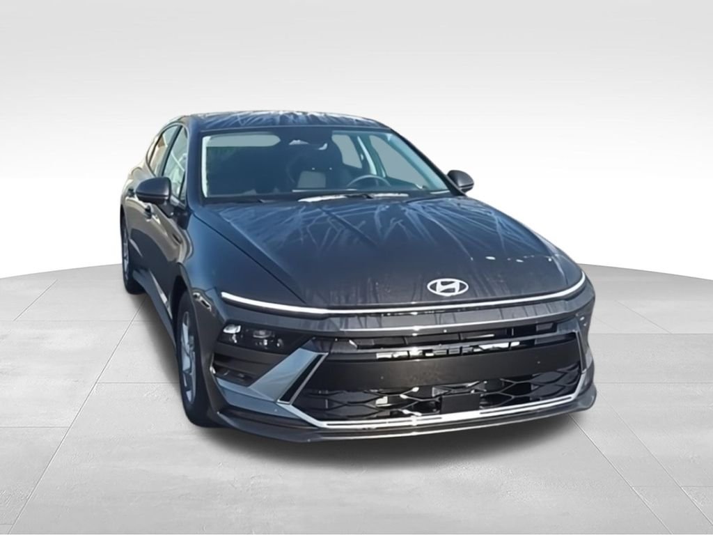 New 2026 Gray Hyundai SE image 3