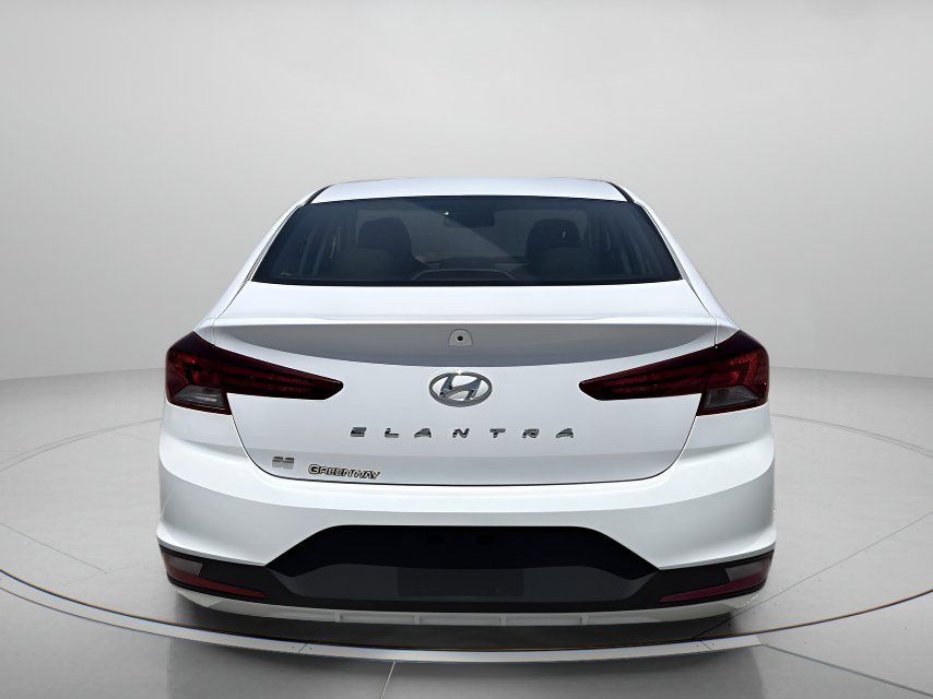 Used 2020 Quartz White Pearl Hyundai SE image 4