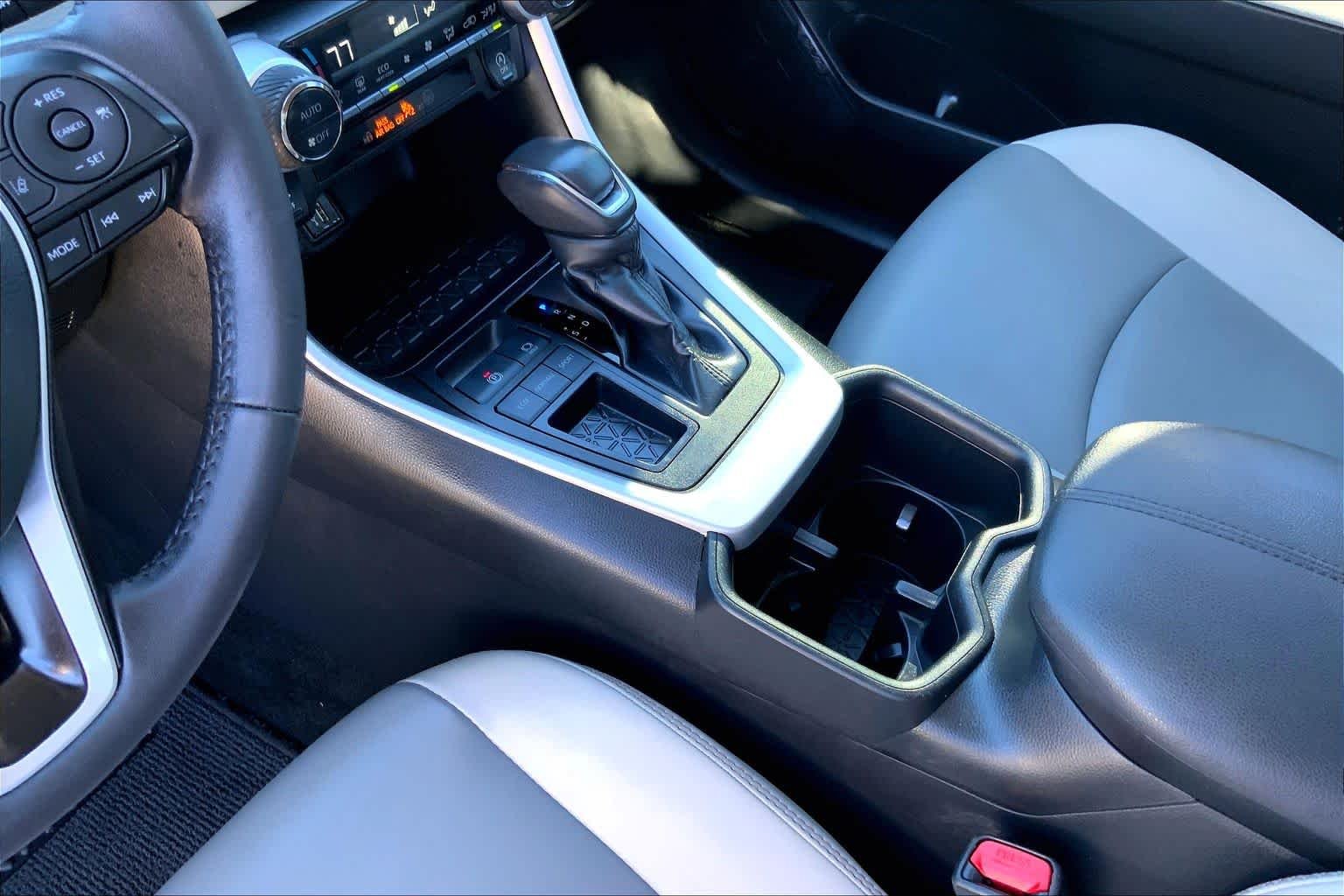 Used 2024 Silver Sky Metallic Toyota XLE Premium image 17