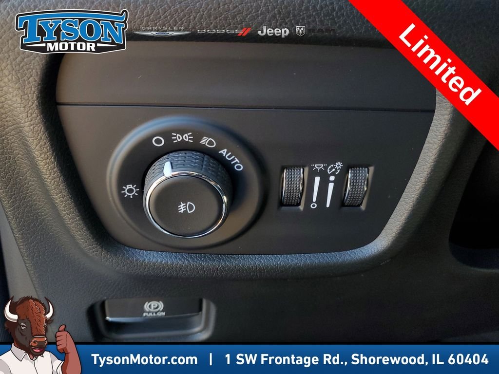 New 2025 Silver Zynith Exterior Paint Jeep Limited image 21