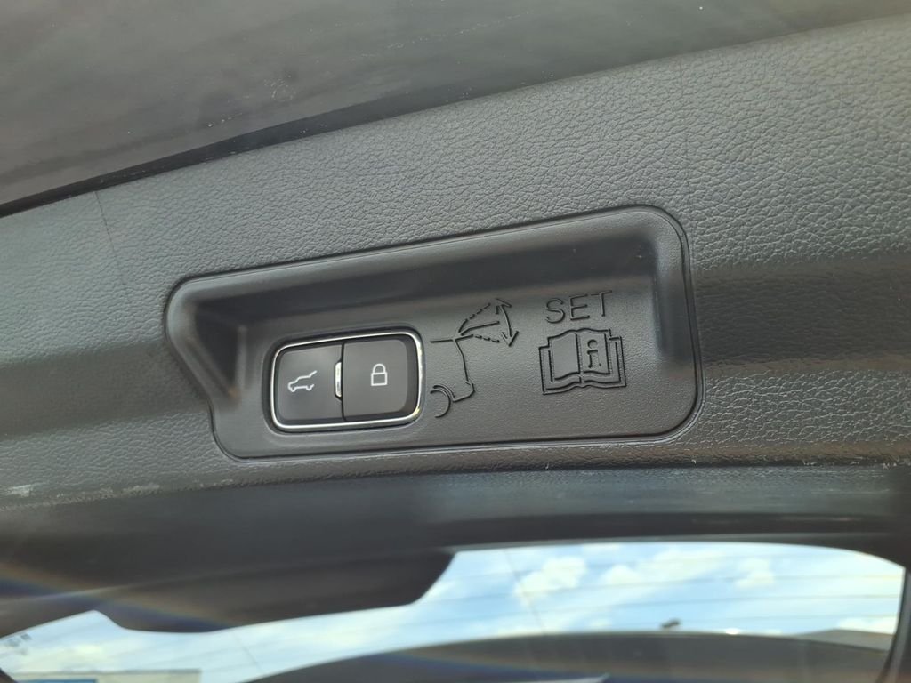 Used 2020 Black Metallic Ford XLT image 26