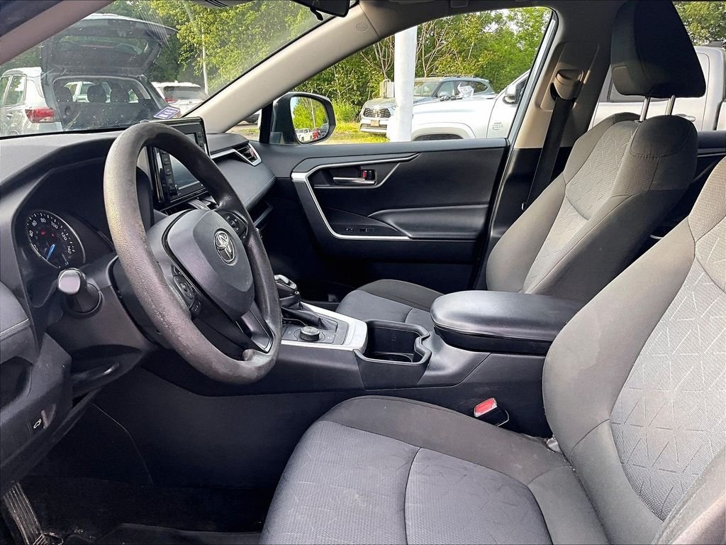 Used 2022 Silver Toyota XLE image 4