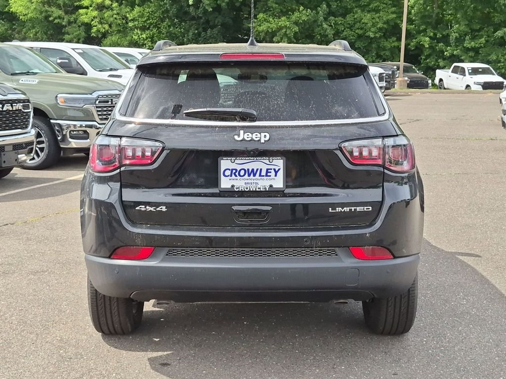 New 2026 Diamond Black Crystal Pearlcoat Jeep Limited image 4