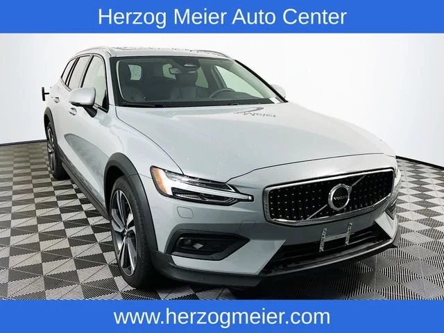 2025 Volvo V60 Cross Country
