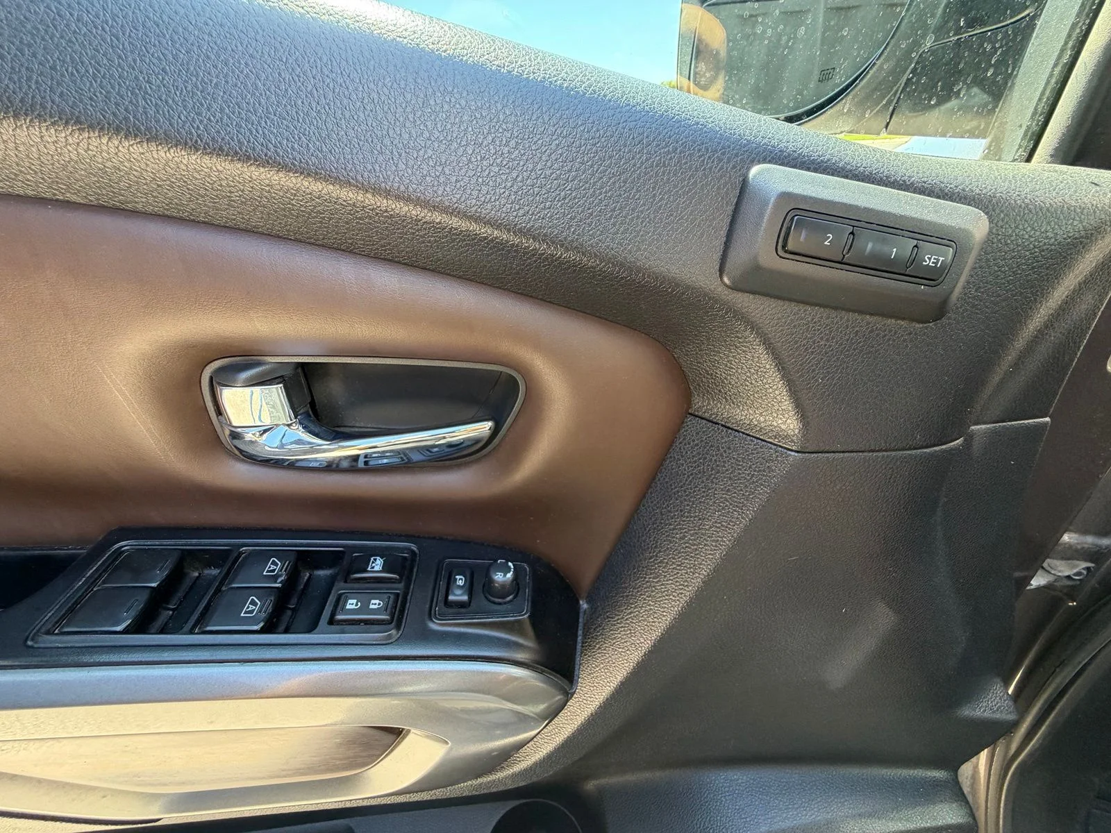 Used 2017 Brown Nissan Platinum Reserve image 9