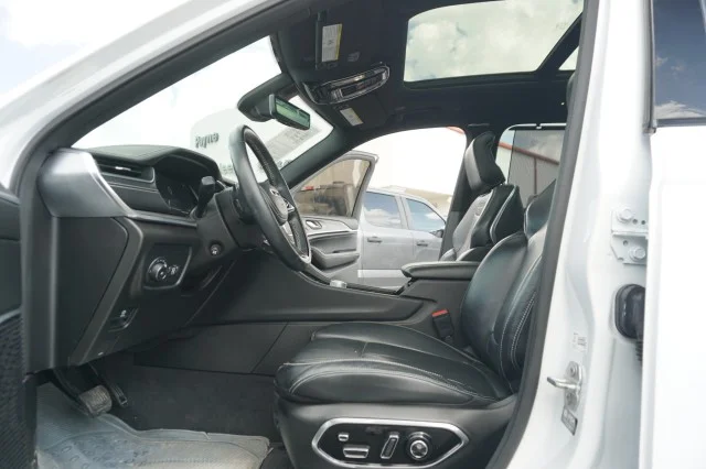Used 2021 WHITE Jeep Overland image 24