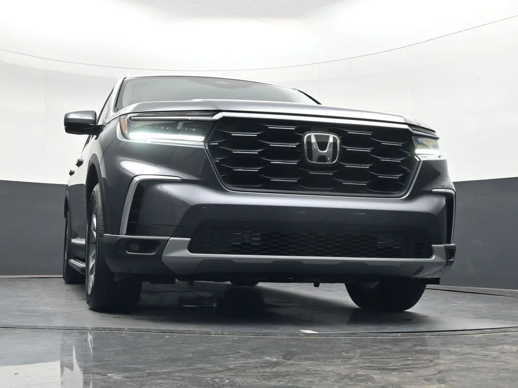 Used 2025 Modern Steel Metallic Honda EX-L image 40