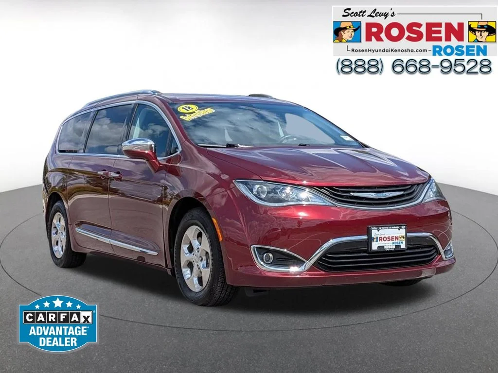 Used 2018 Red Chrysler Limited image 1
