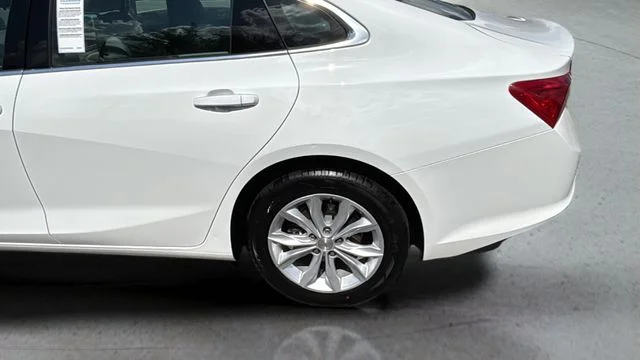 Used 2025 White Chevrolet LT image 38