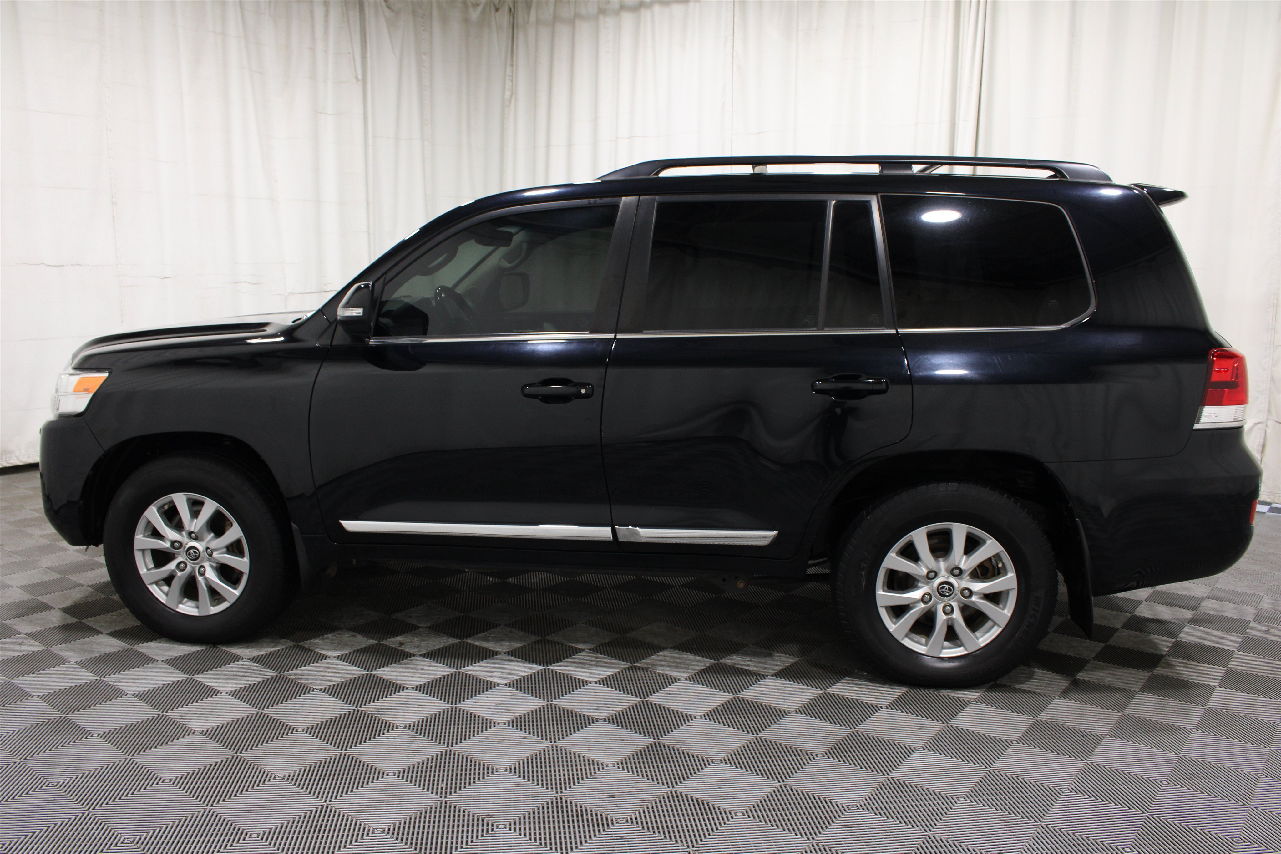 Used 2018 Midnight Black Metallic Toyota 4WD V8 image 32