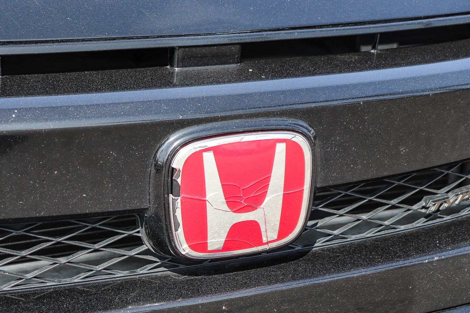 Used 2018 Crystal Black Pearl Honda Touring image 4