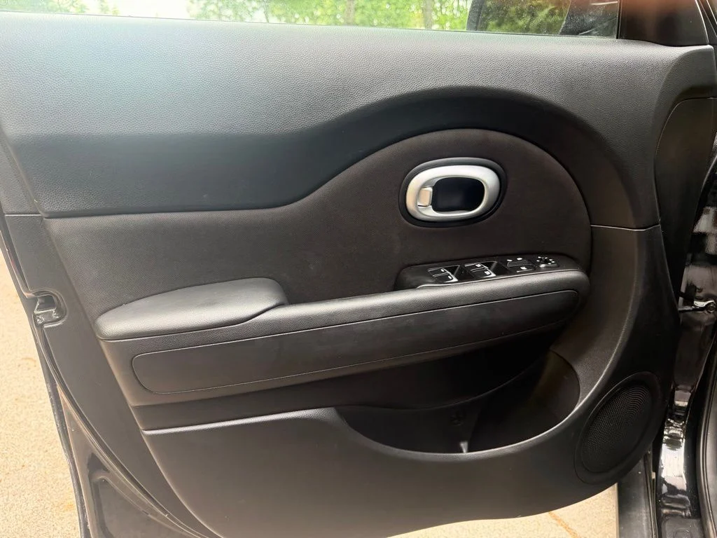 Used 2017 Shadow Black Kia Plus image 12
