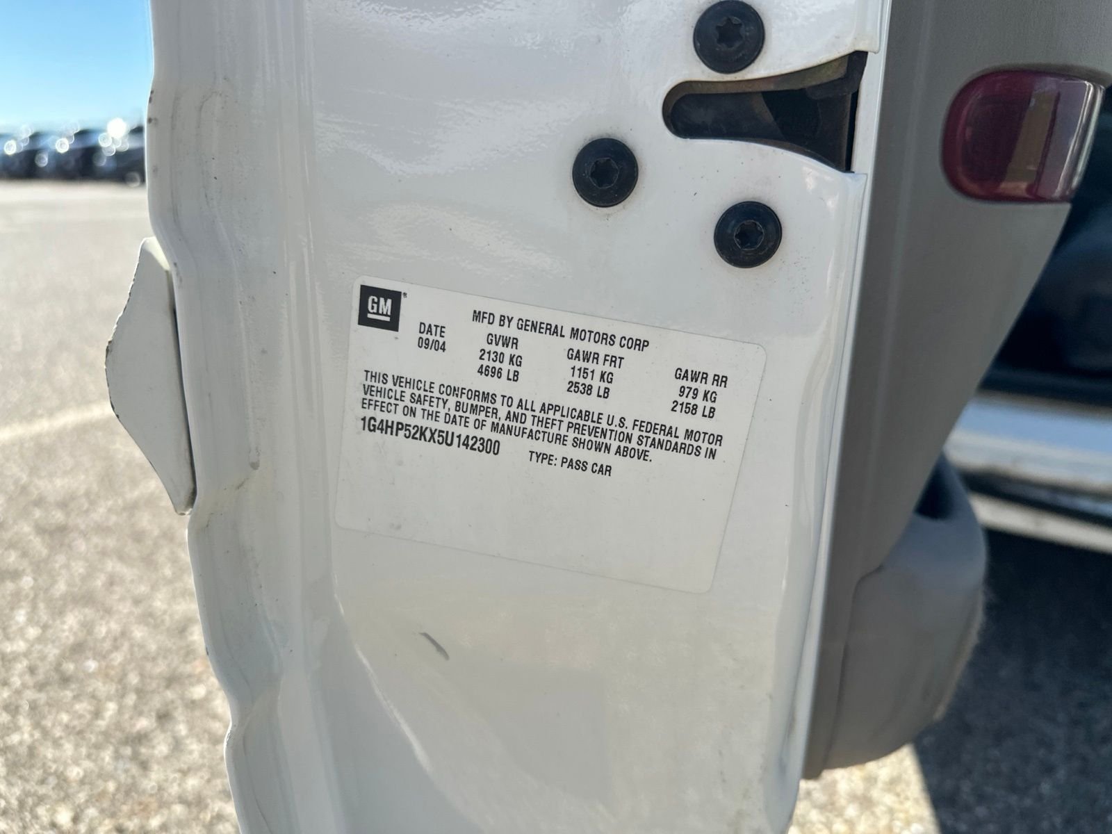 Used 2005 White Buick Custom image 16