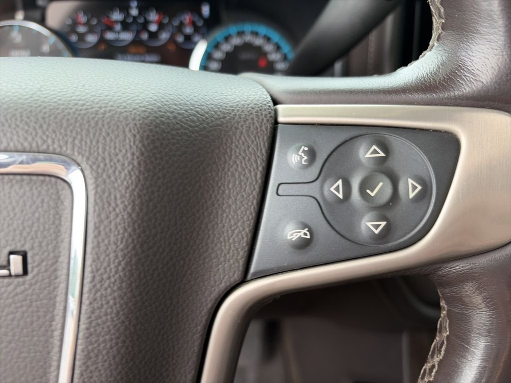 Used 2017 White GMC Denali image 23