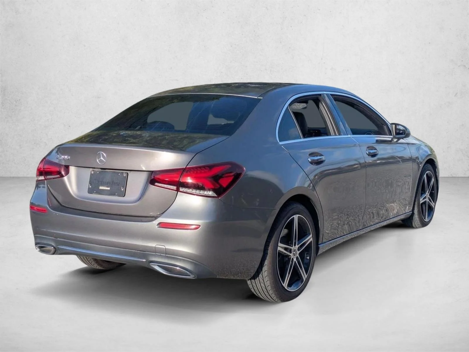 Used 2022 Mountain Grey Metallic Mercedes-Benz A 220 image 3